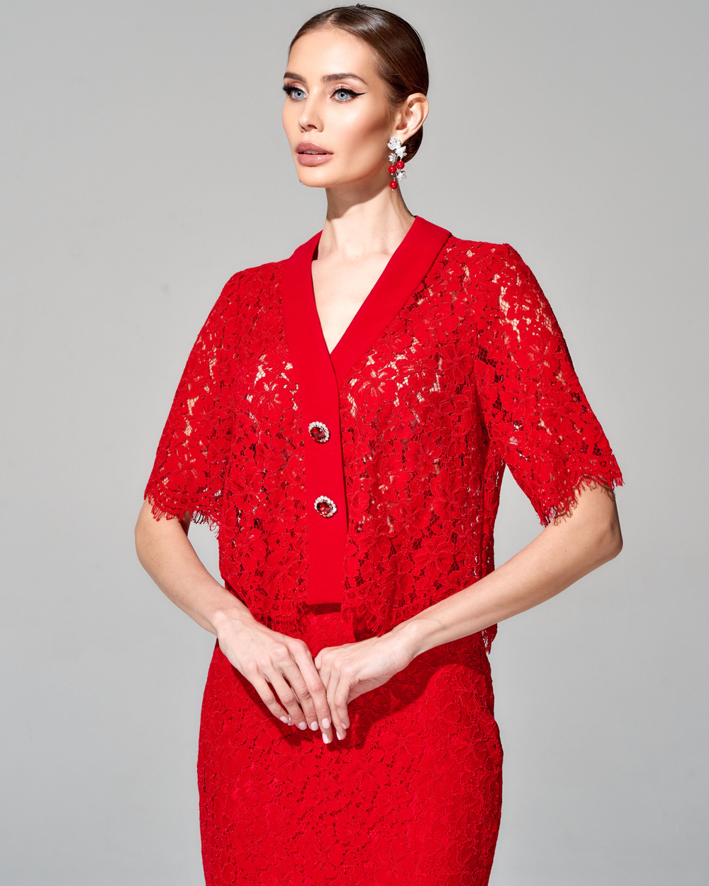 Укороченная блуза из французского кружева