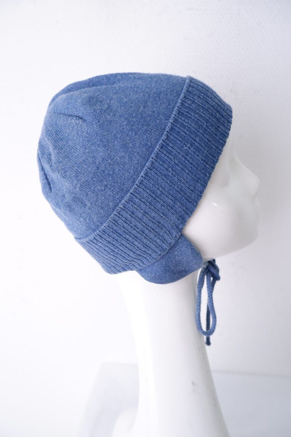 Шапка на завязках