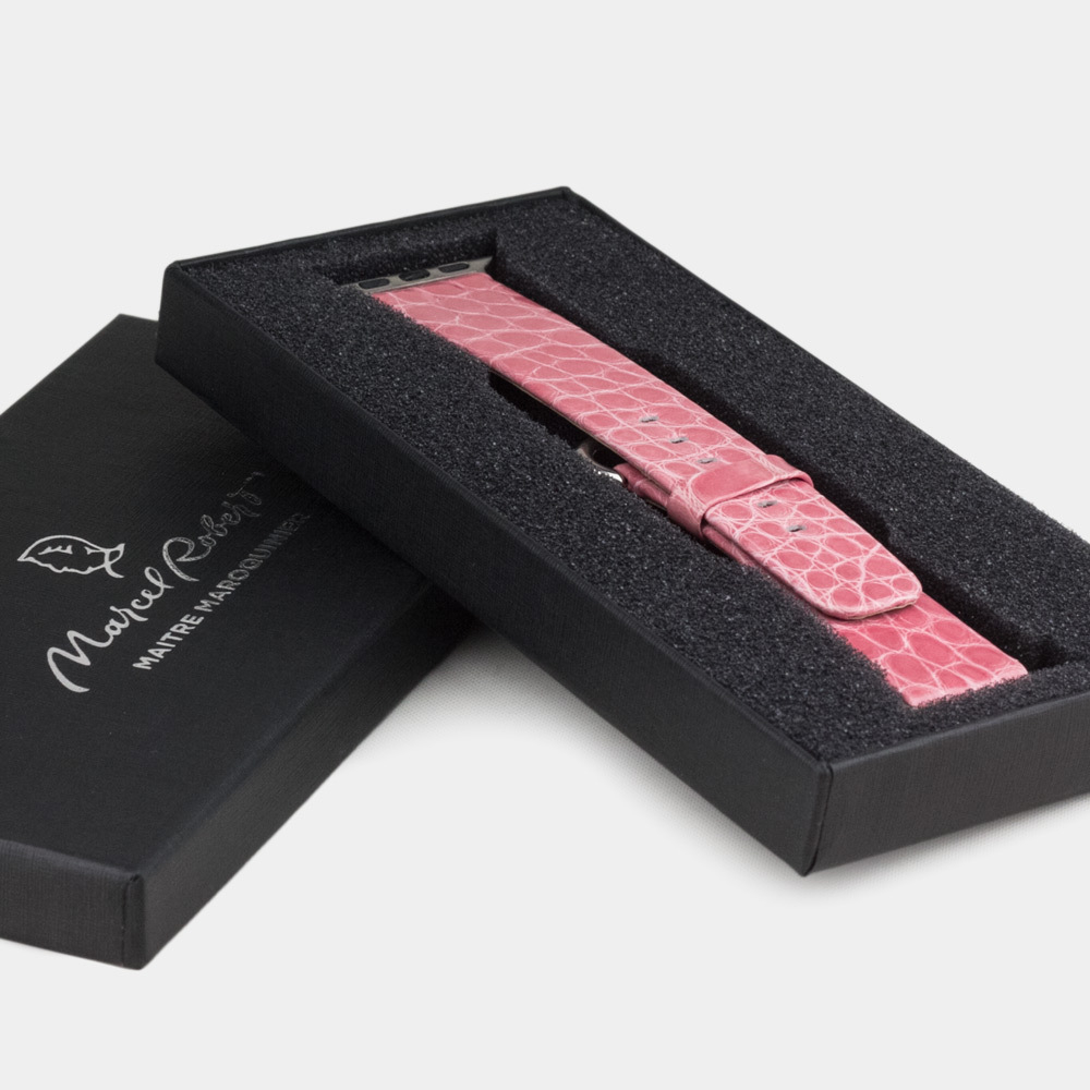 Ремешок для Apple Watch 44/45/46 mm  из кожи аллигатора, цвета бледно-розовый лак