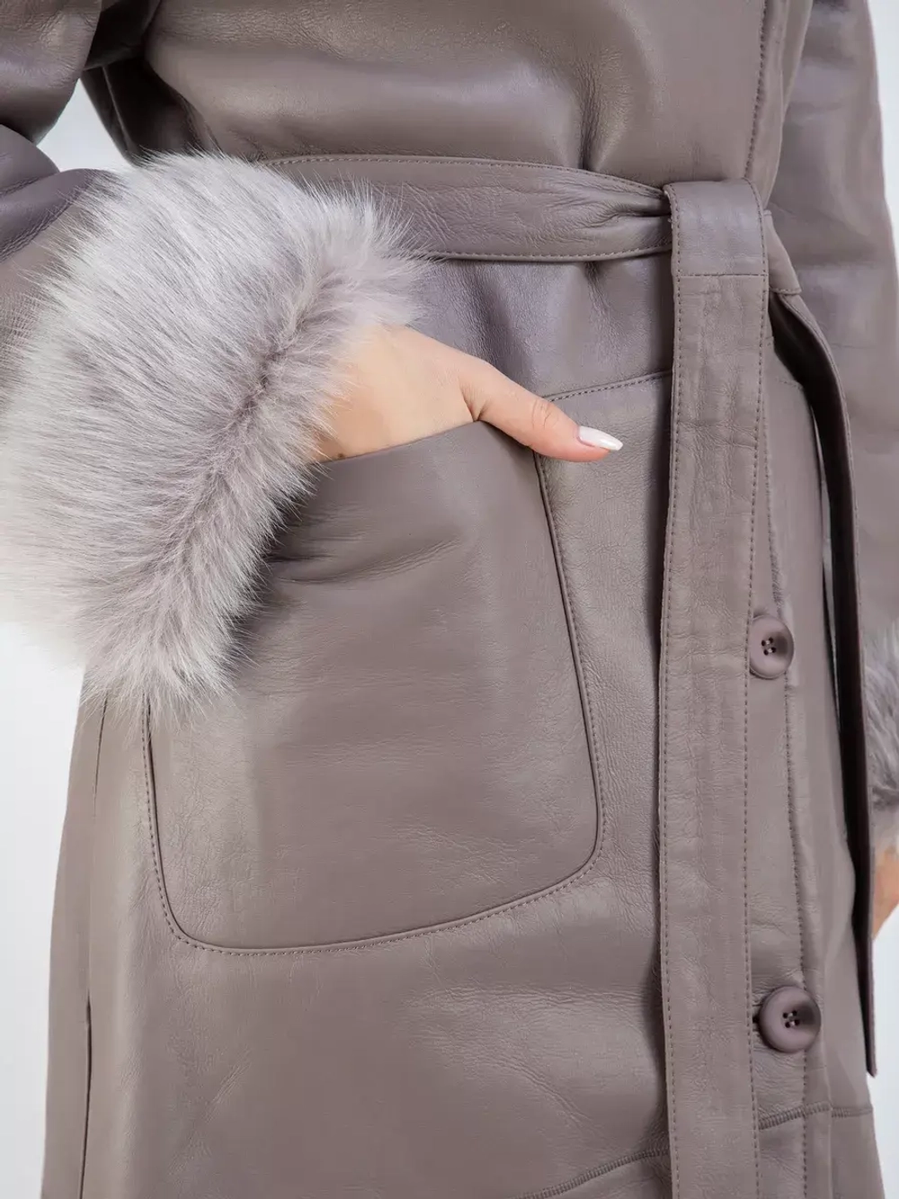 Дубленка зимняя натуральная с капюшоном