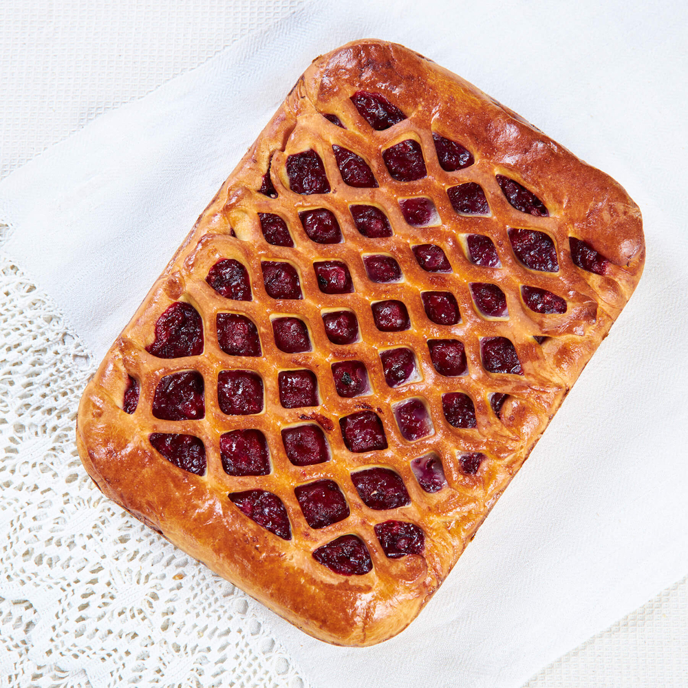 Постный пирог с брусникой