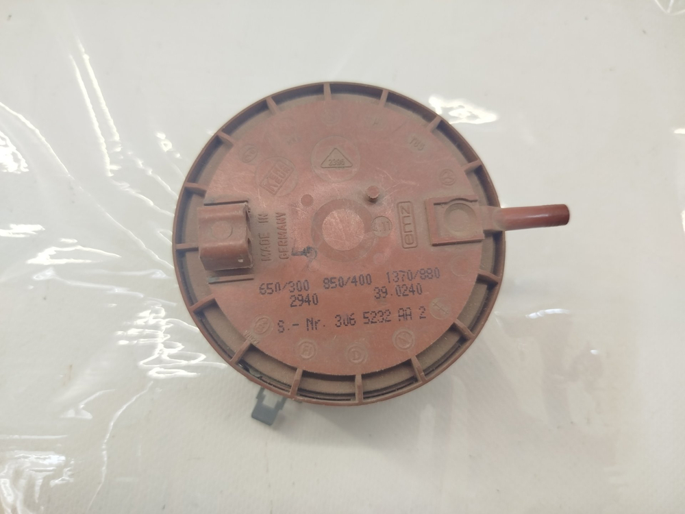 492 Датчик уровня воды (Прессостат) для стиральной машины Bosch/Siemens 650/300 850/400 1370/880 б/у