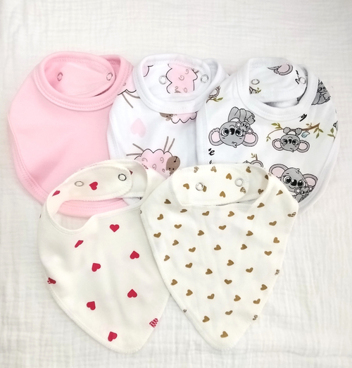 Комплект нагрудников 5 штук для девочки ( с дефектом )