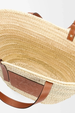 Loewe Большая классическая корзина из пальмовых листьев и телячьей кожи, натуральный/коричневый