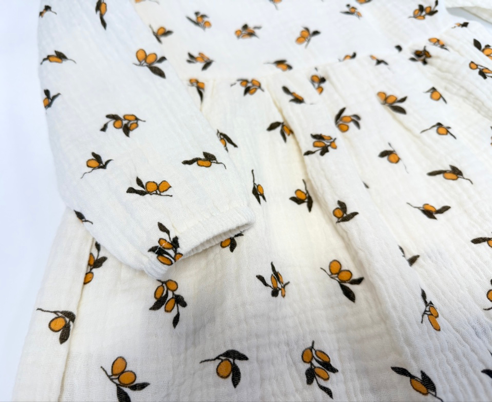 Платье из муслиновой ткани с длинным рукавом