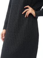 Женское трикотажное платье черное с узором косичка