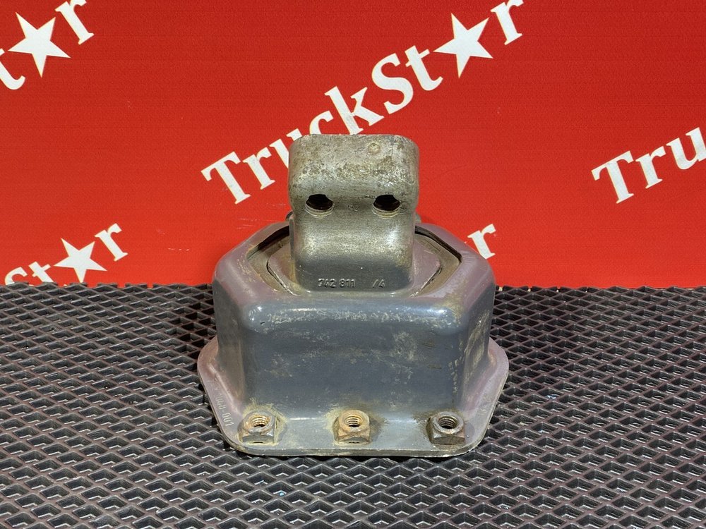 Подушка двигателя задняя