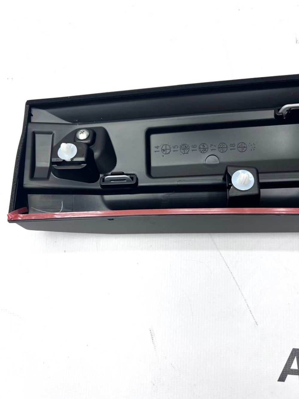 Молдинг двери задней правой на Митсубиси Аутлендер 5757A750. Оригинал.