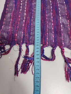 Шарф в полоску с бахромой