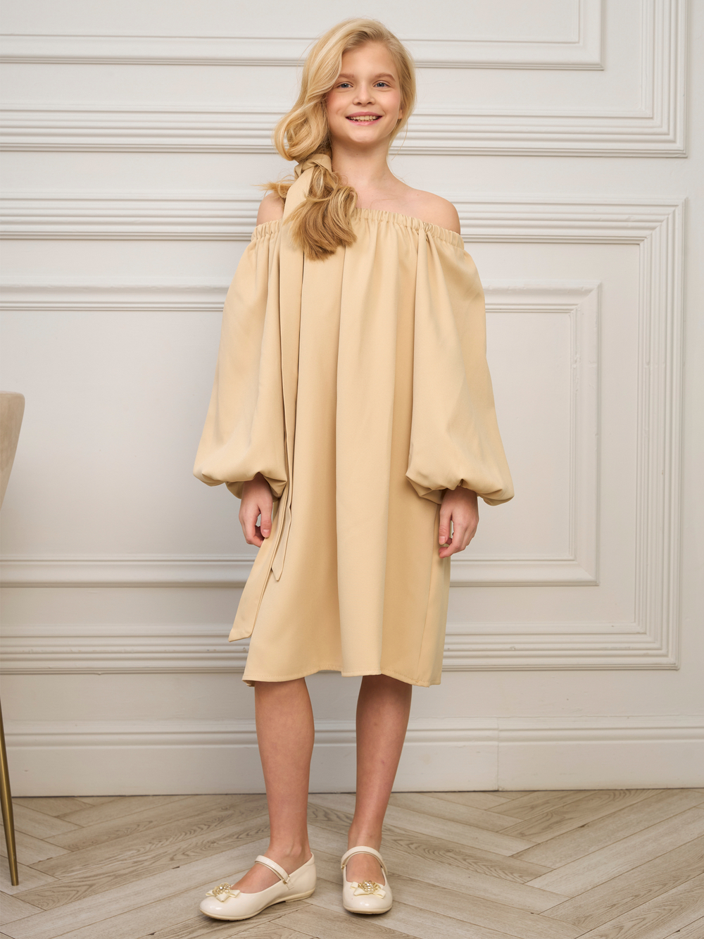 Платье нарядное для девочки бежевое