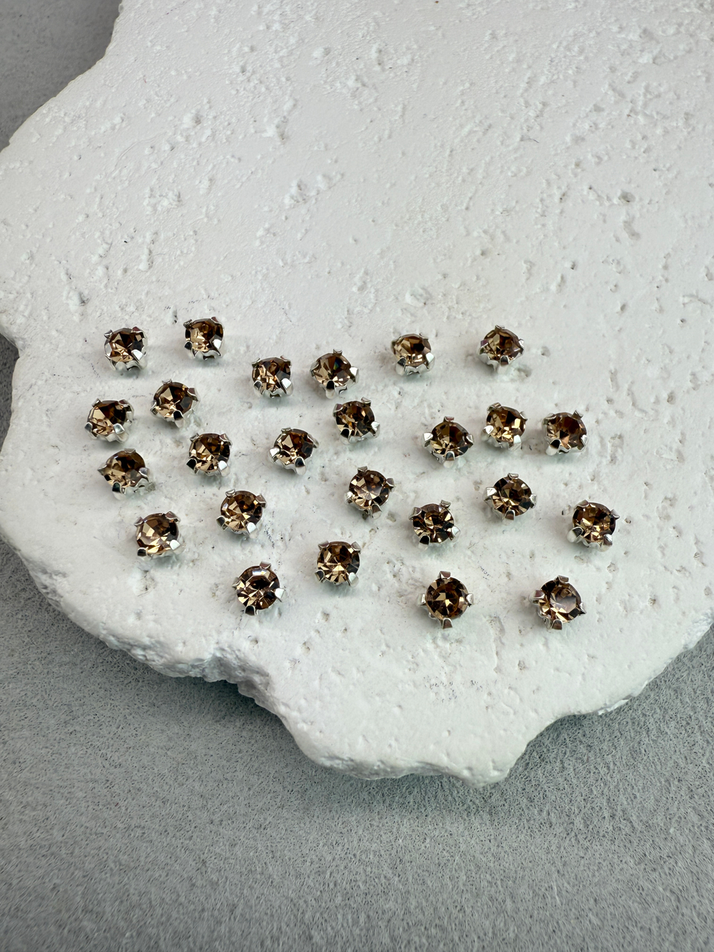 Шатоны 4 мм, Бежевый в серебре, 25 шт