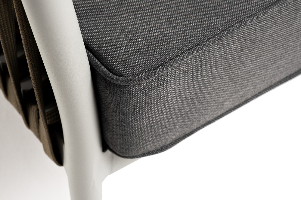 "Касабланка" диван 3-местный плетеный из роупа, каркас алюминий светло-серый (RAL7035) муар, роуп серо-коричневый 23мм, ткань серая 017