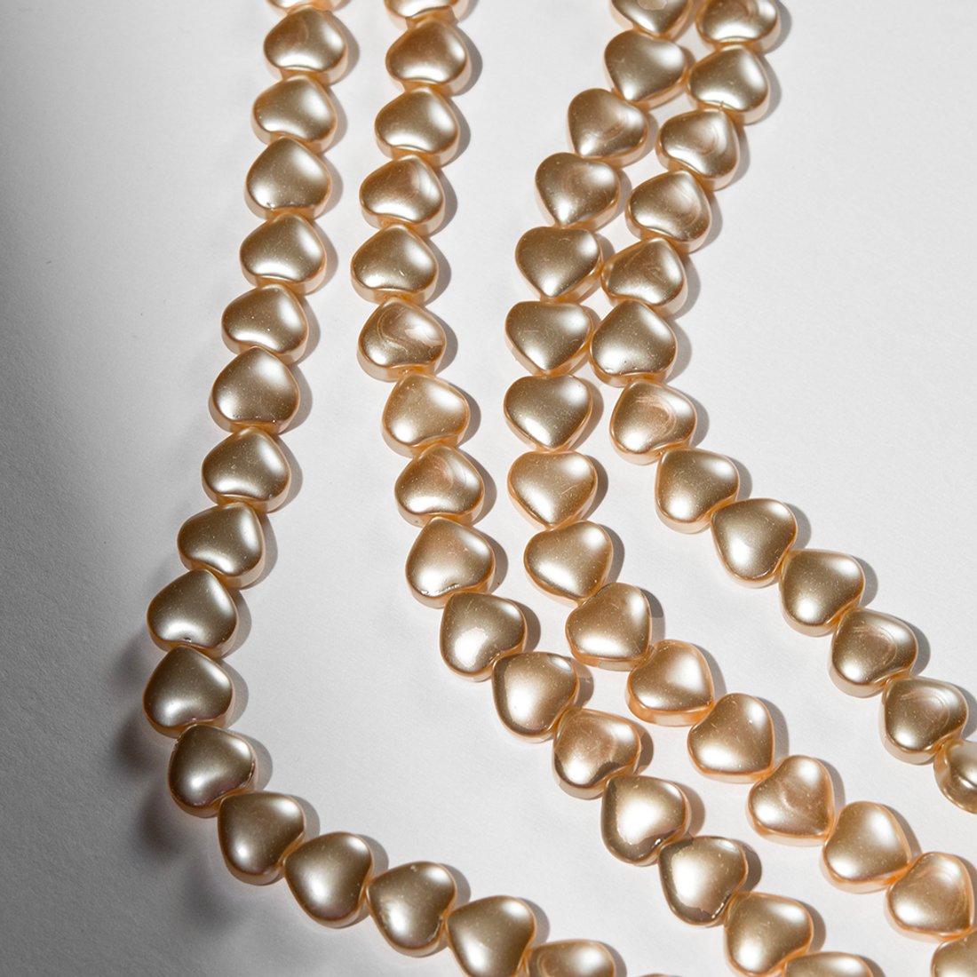 Хрустальный жемчуг в форме сердечек, бежевый 7,8*8,4мм
