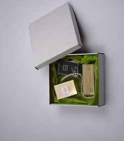 Коробка самосборная  крышка дно 35*35*9,5см Белая с Новым годом