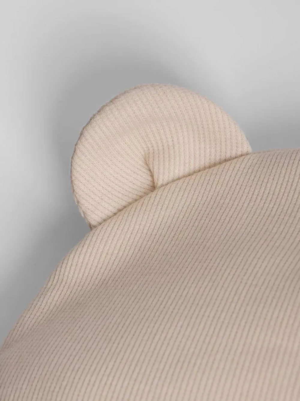 Шапка для девочки с ушками и снуд