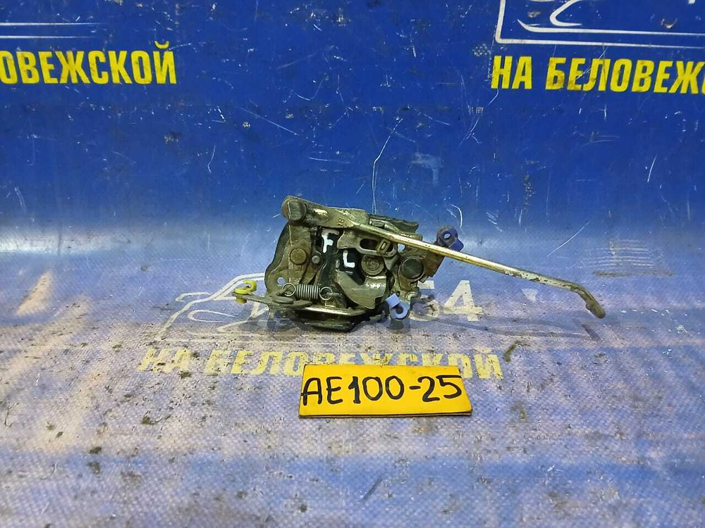 Замок двери передней левой TOYOTA SPRINTER 1991