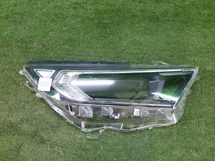 Стекло фары правое Toyota RAV4 5 XA50 (2018-н.в.)