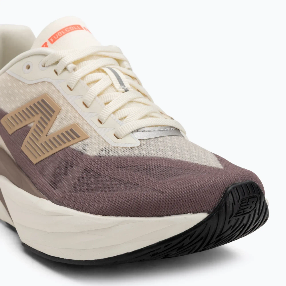 Женские Кроссовки для бега New Balance FuelCell Rebel V5 angora