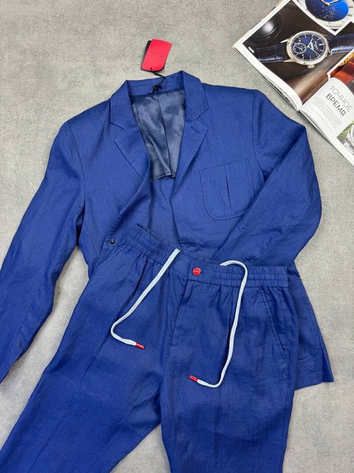 Льняной костюм Kiton
