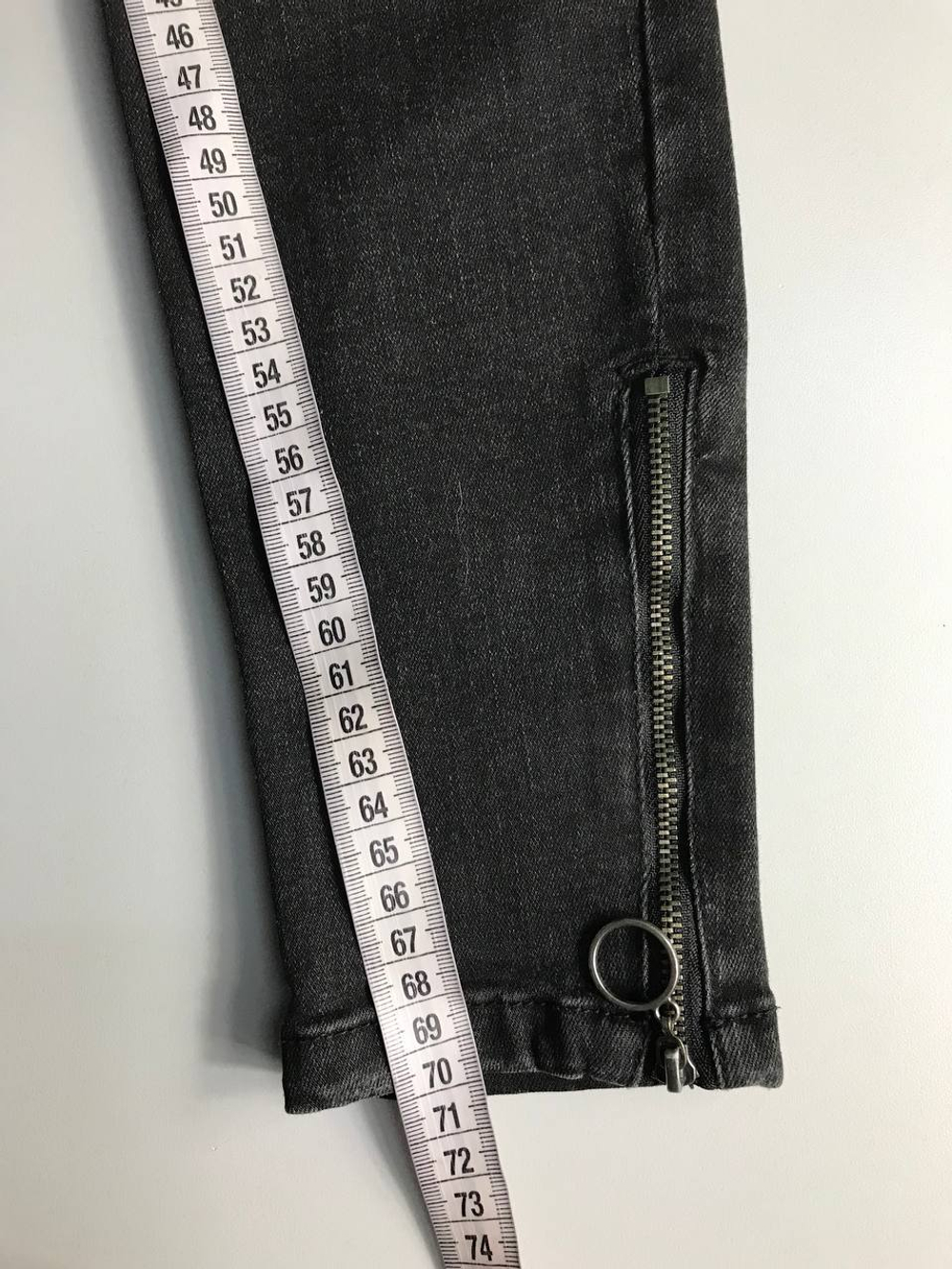 Джинсы Sinsay модель скинни в модном сером цвете 42 размер