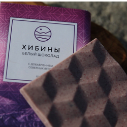 Плитка шоколада "Хибины", упаковка и открытая шоколадка.
