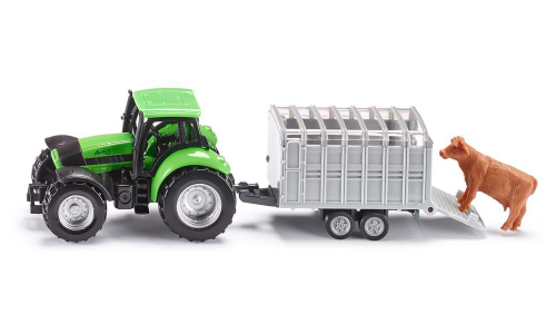 Трактор с прицепом для скота