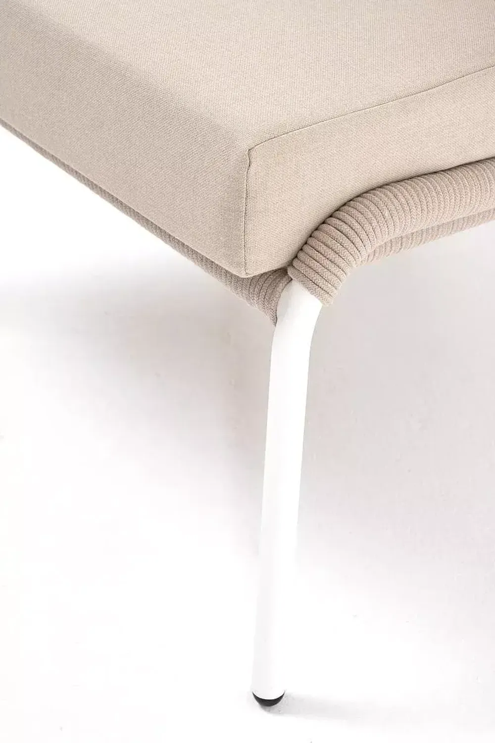 "Милан" кресло плетеное из роупа, каркас алюминий белый муар, роуп бежевый круглый, ткань бежевая 035