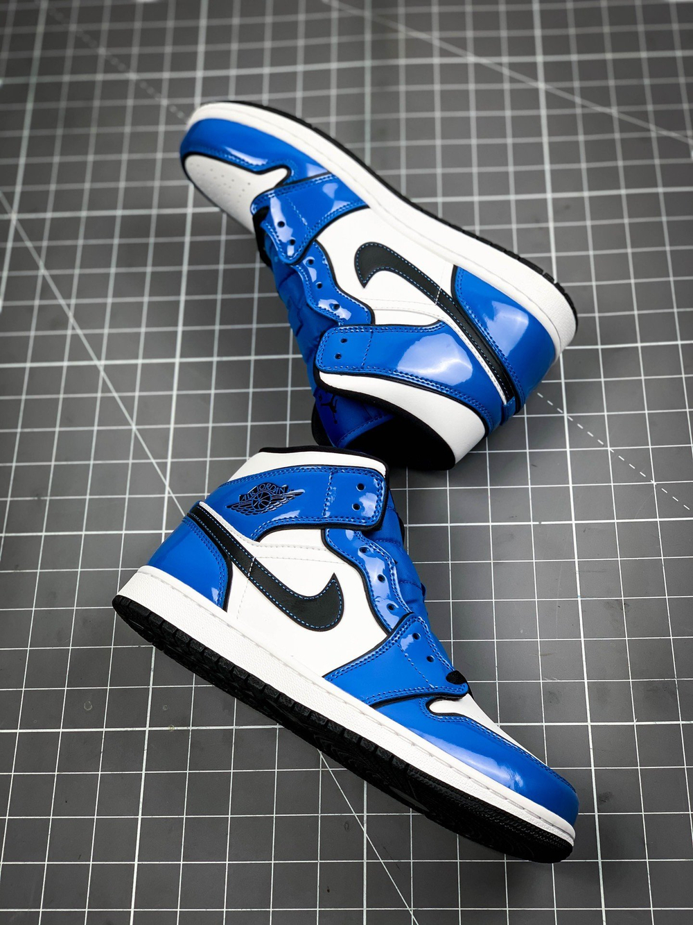 AIR JORDAN 1 MID SE SIGNAL BLUE SIGNAL BLUE/WHITE/BLACK