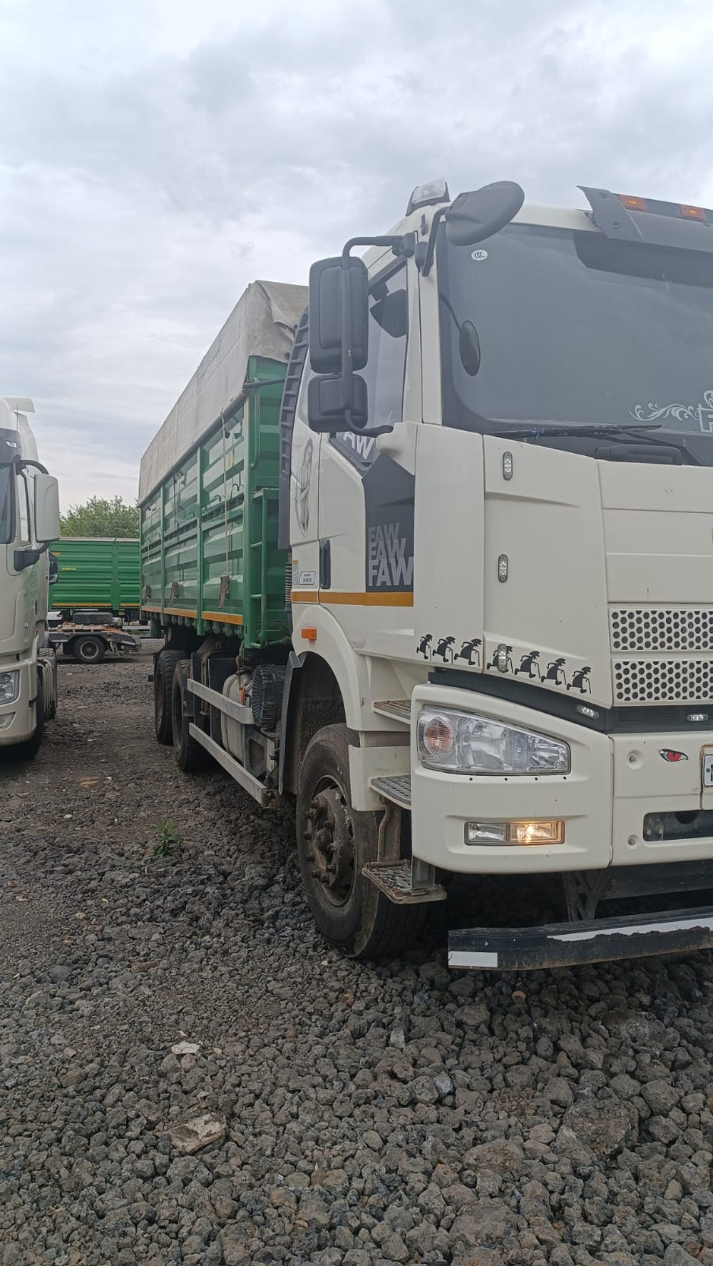 FAW J6 6x4 Зерновоз 558983-41 (Дизельный, 11,1 л, 420 л.с., МТ)
