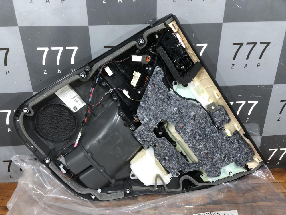 Обшивка двери задней левой Land Cruiser Prado 150 09-нв Новое Оригинал 67776X1M03