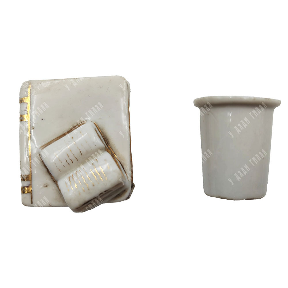 Чернильница «Пушкин за работой». СССР, Ленинградский фарфоровый завод, автор Н.Я. Данько, 1930-е гг.