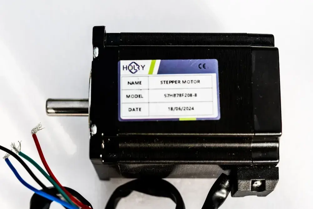 Шаговый двигатель 57HB78F208-8 Nema23 длина 78мм. 2,8А, 20кгс*см (провод в кожухе)