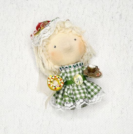 Куколка Франческа с пончиком,  подвеска муми