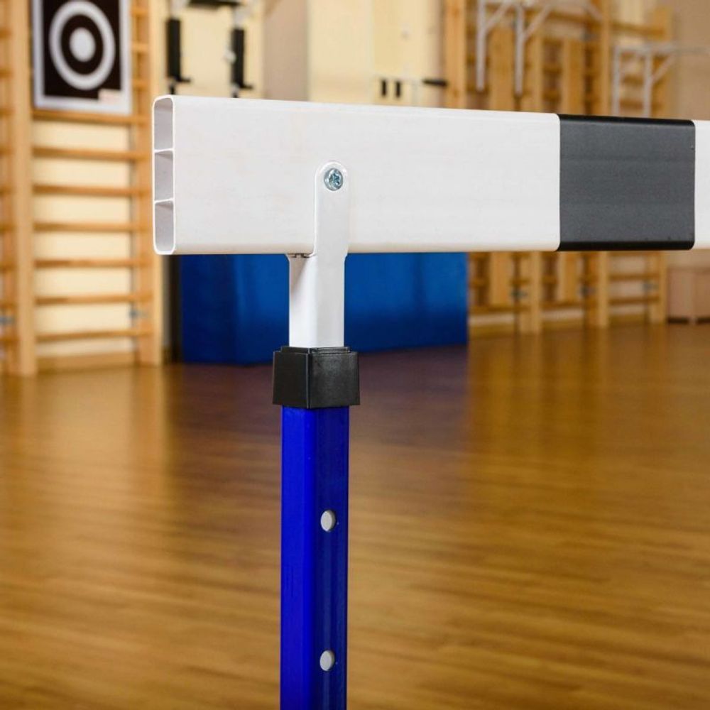 Барьер для легкой атлетики переменной высоты с противовесом (складной)