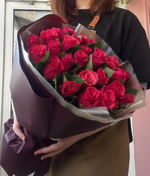 Букет из 25 малиновых роз 50см