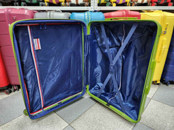 Чемодан Средний (М) полипропилен "Mironpan" съёмные колёса