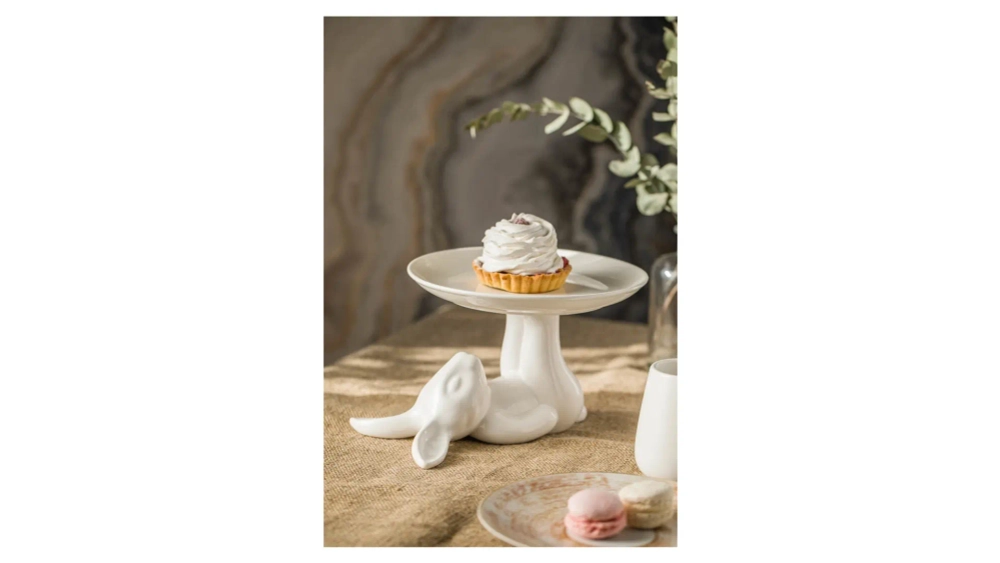 Блюдо на ножке Claystreet Классический Кролик 23 см