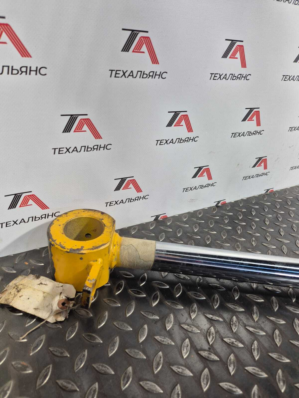 Шток гидроцилиндра 590/40526 JCB3CX оригинал