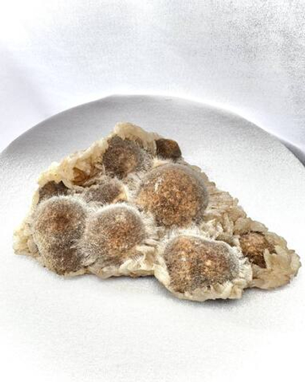 Коллекционный образец белого Смитсонита