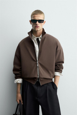 ZARA КУРТКА ИЗ НЕОПРЕНА С НАШИВКОЙ, ШОКОЛАДНЫЙ