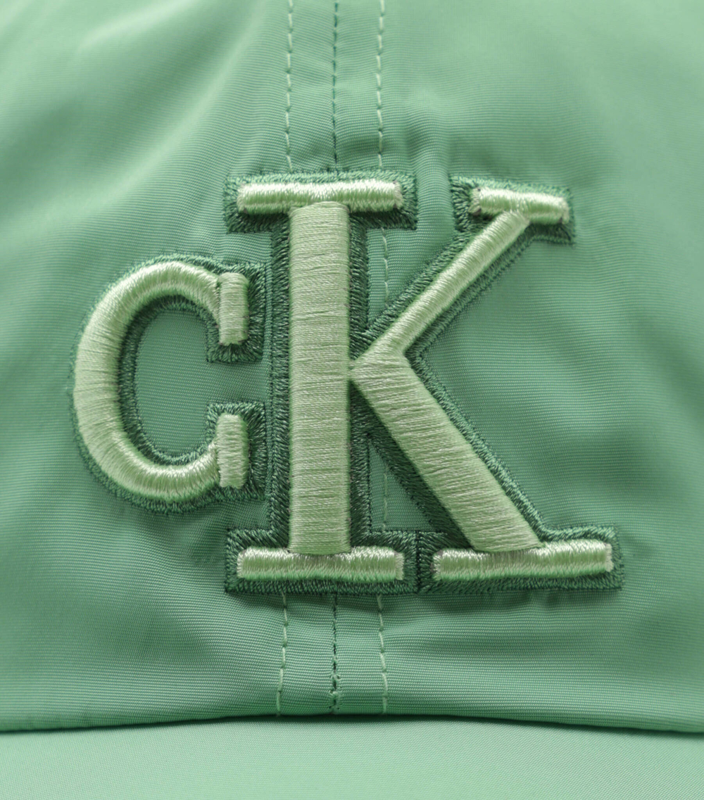кепка monogram shiny bb cap Calvin Klein Jeans - зеленый(IU0IU00429)