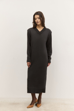 Платье трикотажное с V-образным вырезом