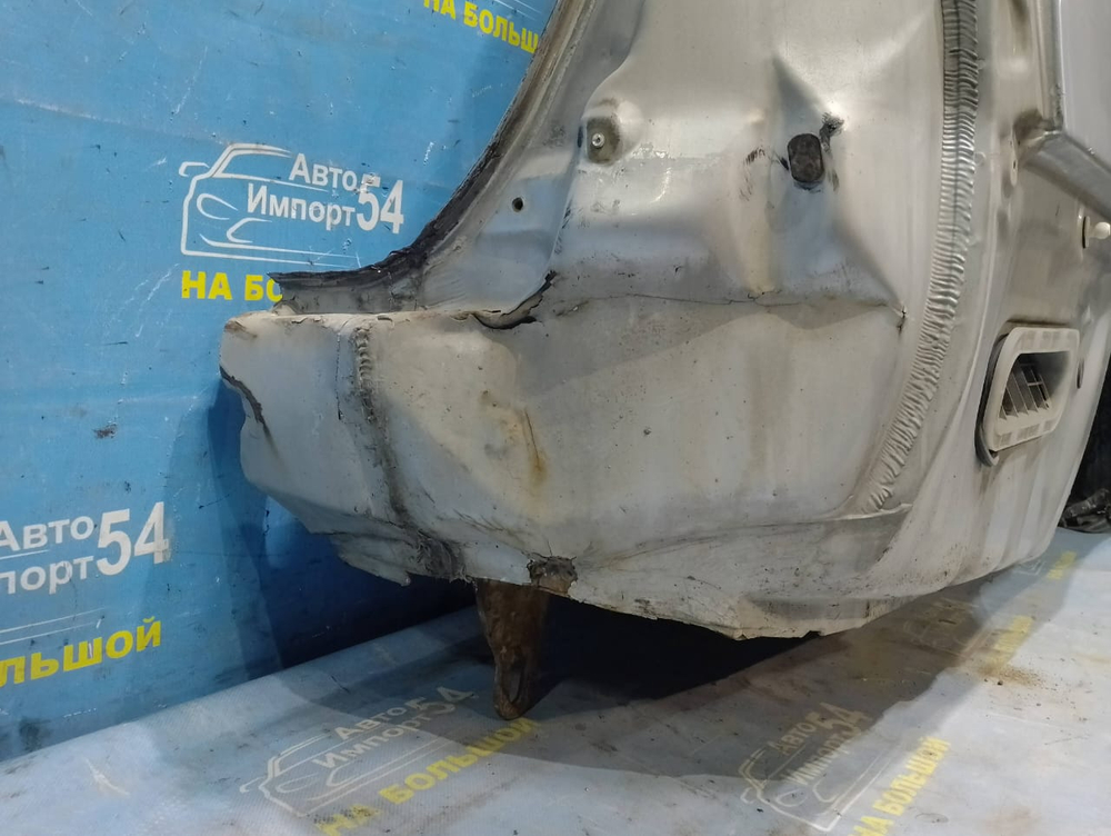 Крыло заднее правое TOYOTA AVENSIS 1999