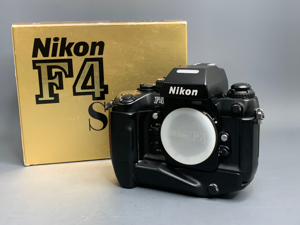 Nikon F4 S + Nikon MB-21