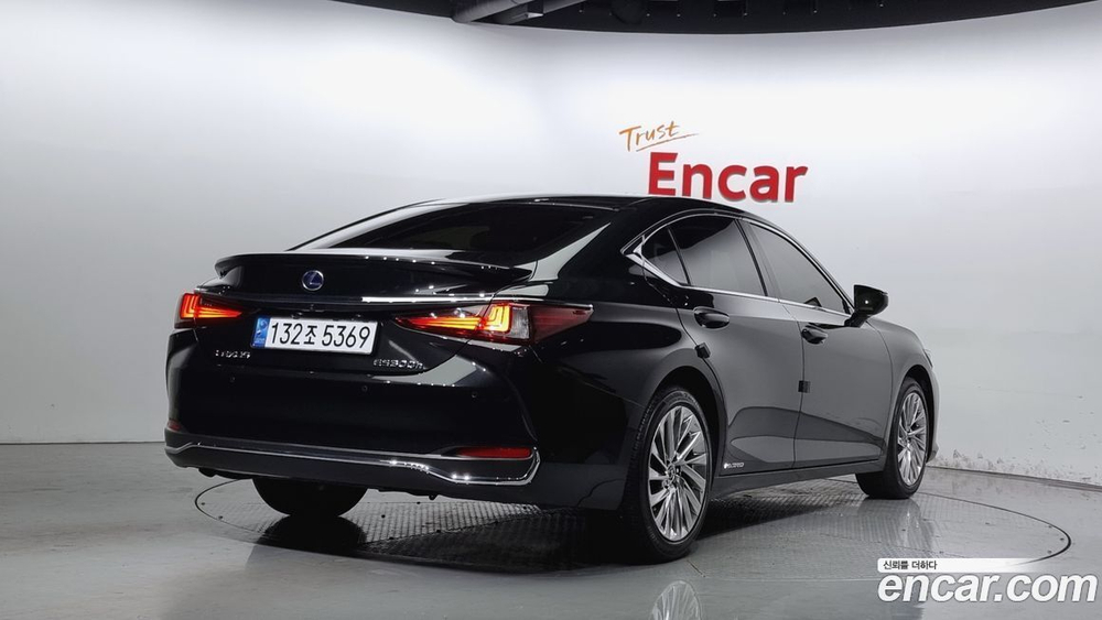 Lexus ES300h 7 Generation Luxury Plus (06.2022)