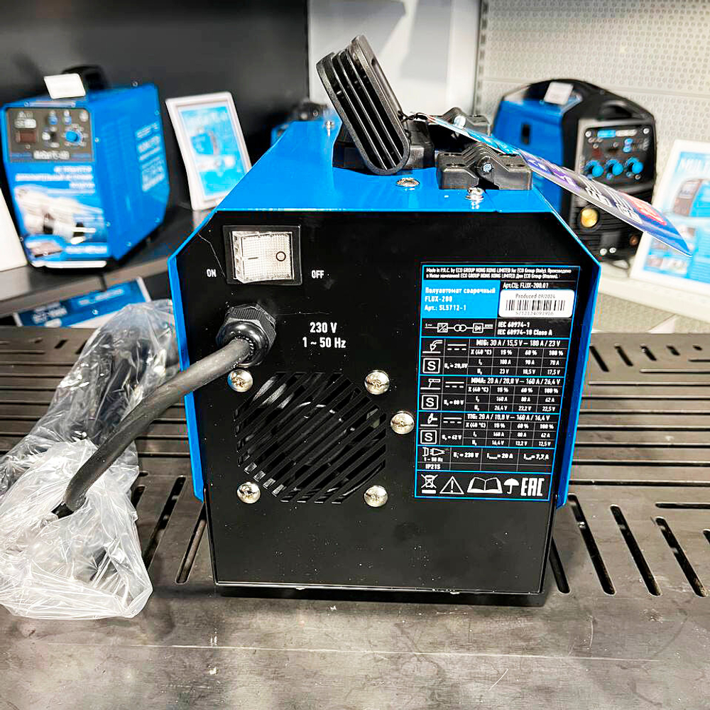 Полуавтомат сварочный Solaris FLUX-200 (230В; 20-180 А; FLUX/MMA/TIG LIFT; байонетный разъем; без подкл. газа) SL5712-1