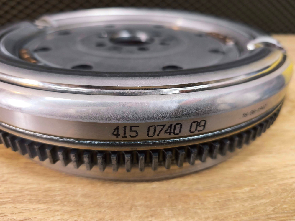 Маховик двухмассовый  LUK  Audi A3, VW Passat Golf Eos Jetta, Skoda SuperB Yeti 2.0TD