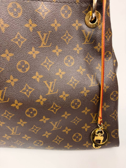 Сумка Louis Vuitton Artsy MM