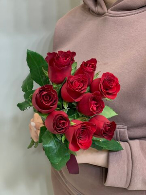 Букет 9 роз Кения 40 см в ленте красные