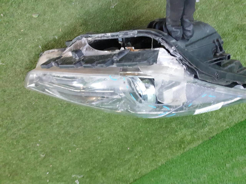 Битая Фара правая Genesis G70 (2017-2021) LED